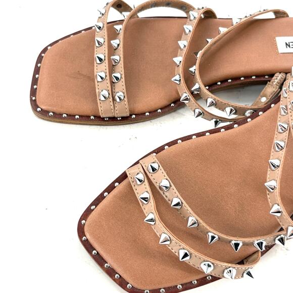 Steve Madden Selina Sandals 9.5 Stud Silver Tan Travel Resort Cruise Flats - Picture 6 of 7
